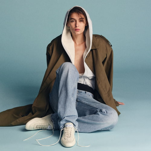 「サニー」ホワイト着用