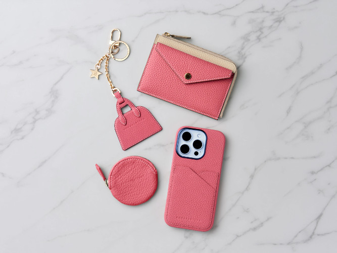 アザレピンクの財布、スマホケース、コインケース、キーホルダー