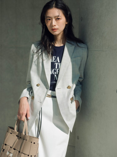 メッセージロゴT着用画像