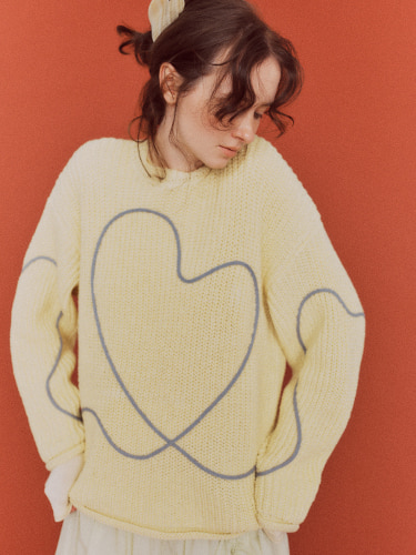 ニットを着用した女性