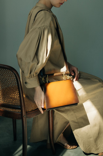 ハンドバッグ ショルダーストラップ付き