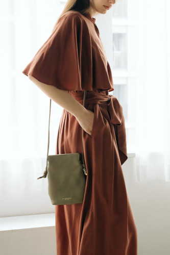 スムースレザー スリムポシェット