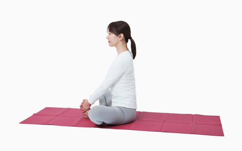 ヨガ「仰向けの合せきのポーズ」①