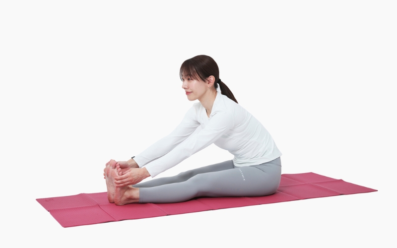 ヨガ「背面を伸ばすポーズ」②