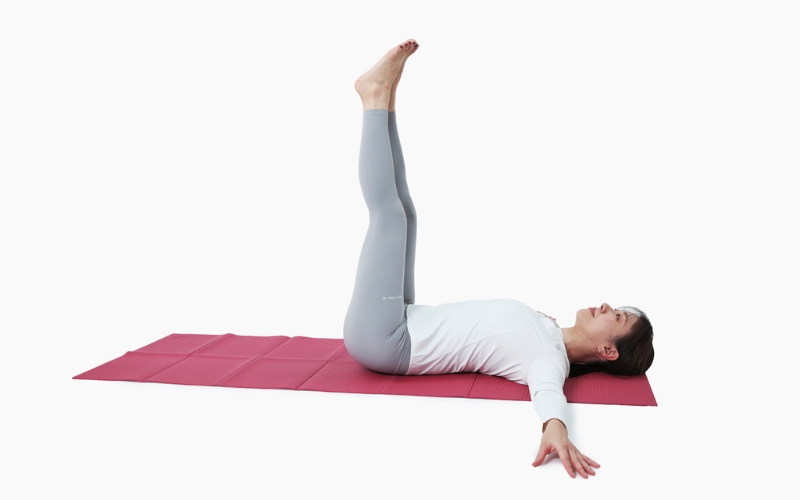 ヨガ「仰向けのねじりのポーズ」②