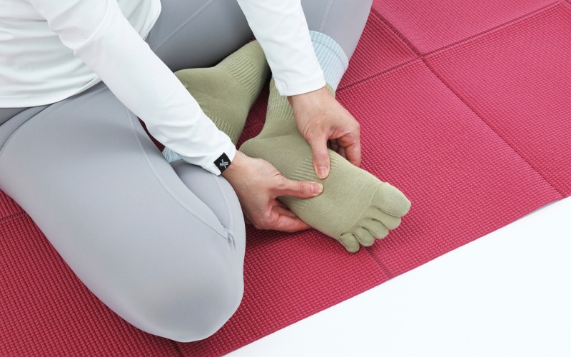 指の腹を使った足裏マッサージ