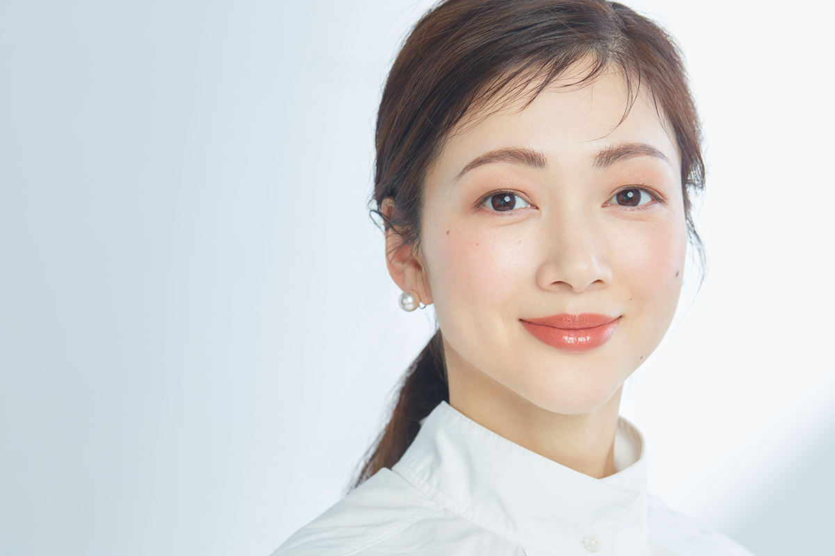 浅野里絵さん ポニーテール 正面