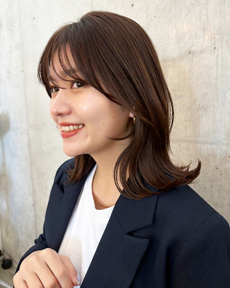 どんな顔型にも似合う万能ミディ