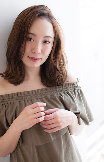 頑張りすぎないのが今っぽいミディアムボブ