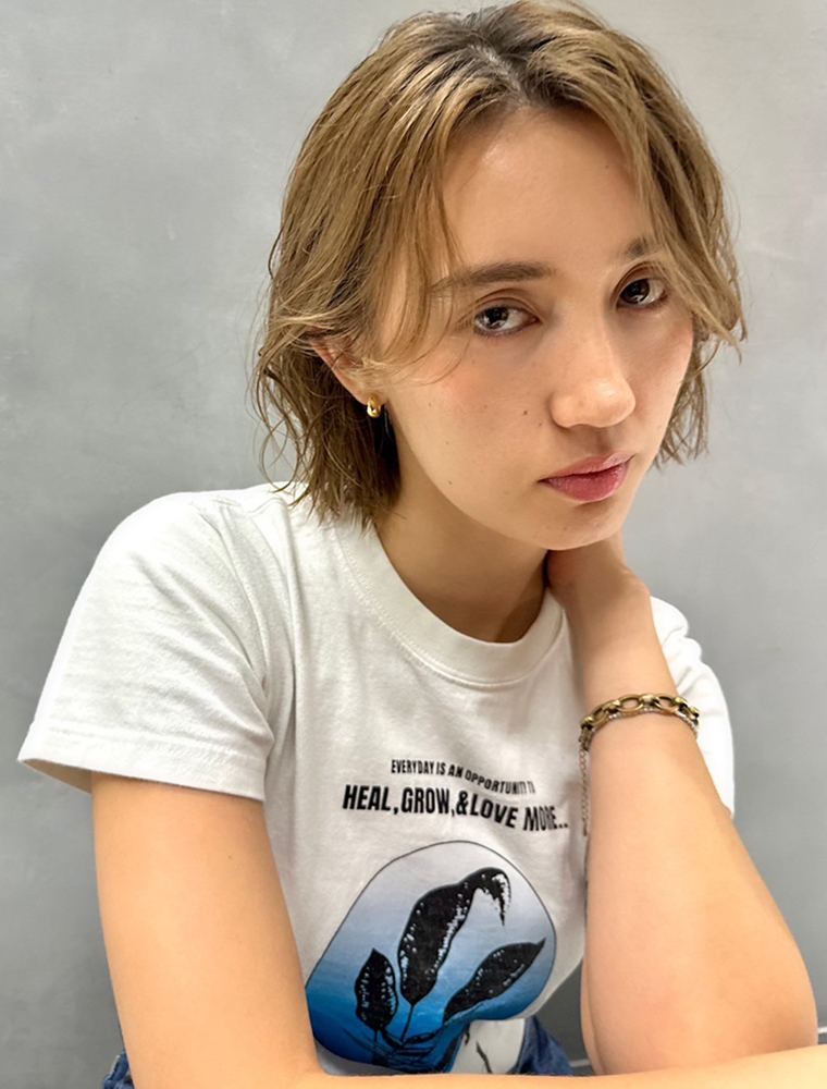 顔まわりの流れがカッコいいあごラインのボブ