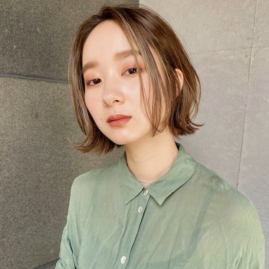 クールな魅力！縦ラインを意識したストレートボブ
