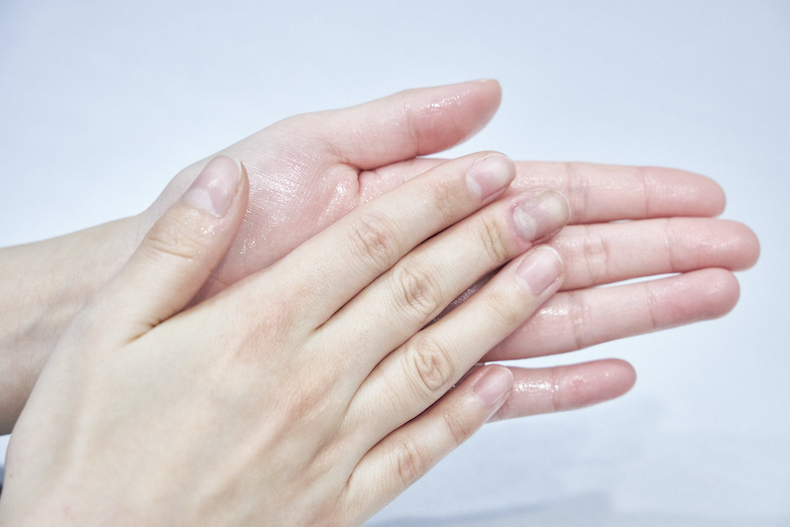 手のひらにしっかり広げる