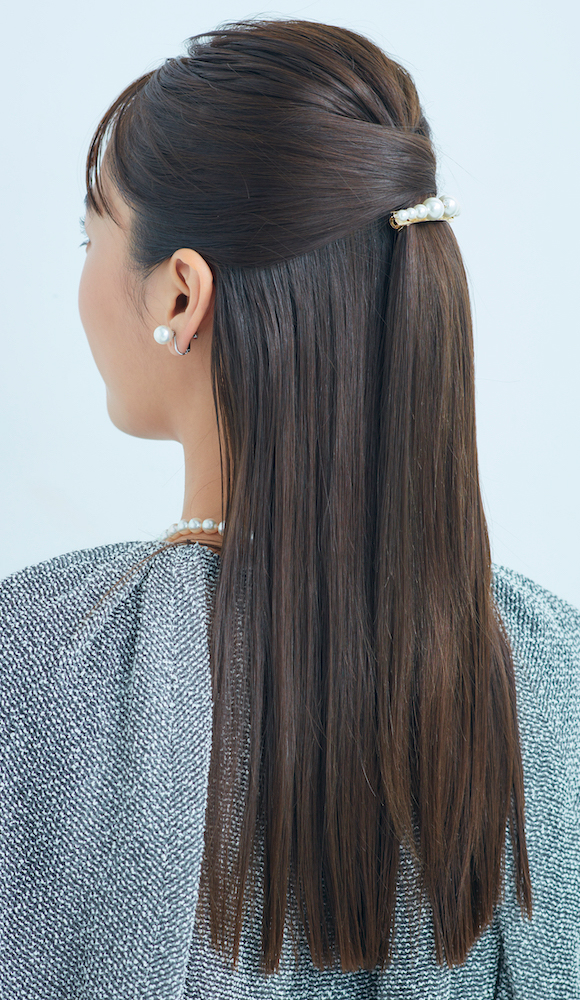 夜会巻き風ハーフアップ・後ろ姿