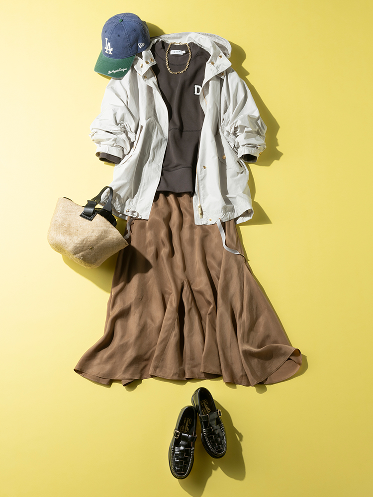 ベージュシャカブルゾン×ブラウンスウェット×サテンスカート
