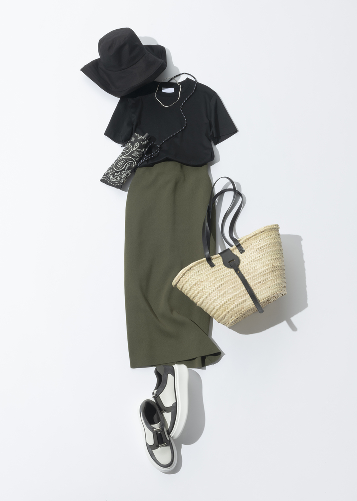 ハズせない「シンプル黒Tコーデ」で洒落見え