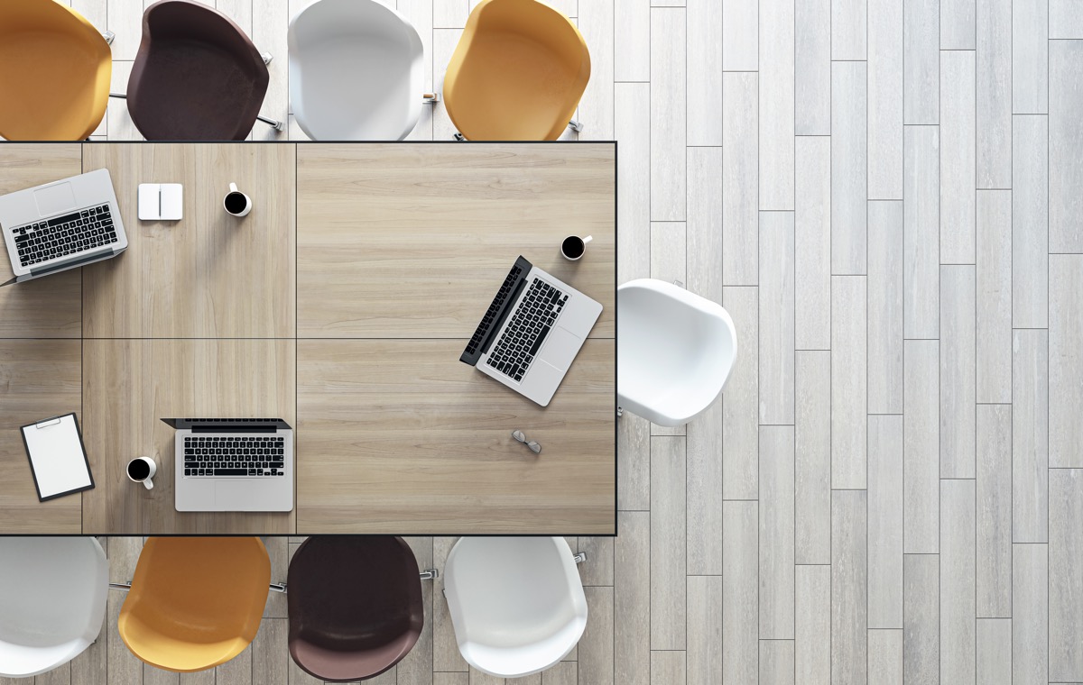 テーブルと椅子