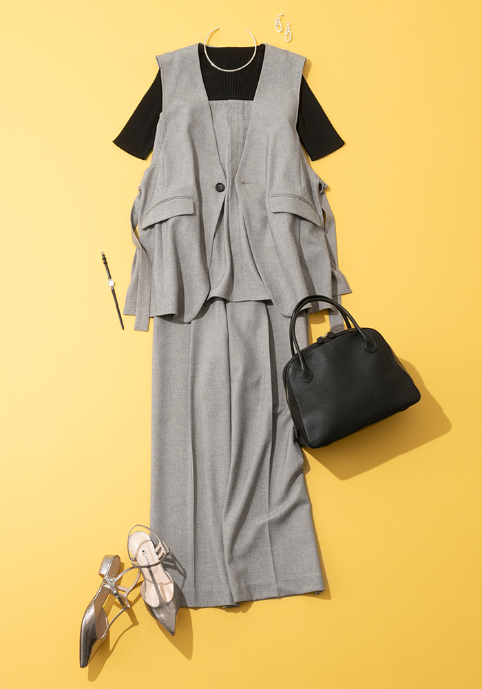 黒ニット×グレージレ×グレーパンツ