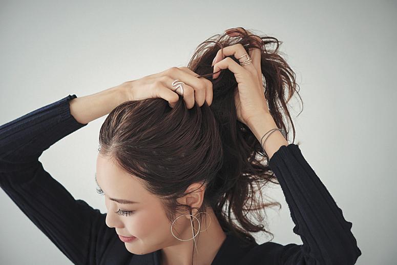 外国人風の小顔見えお団子ヘア