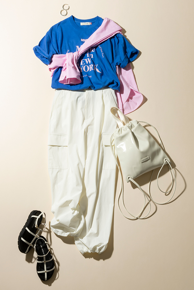 カジュアルな白パンツは甘め配色で大人かわいく