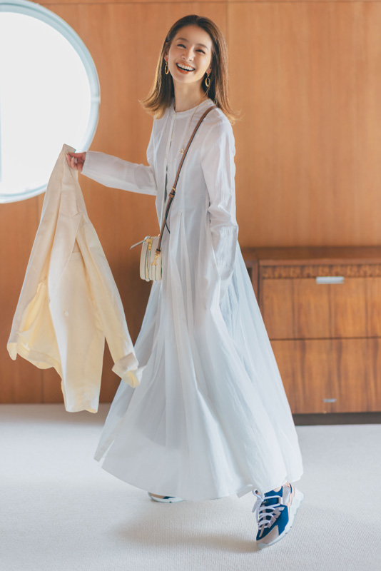 【8】白ワンピース×白ジャケット