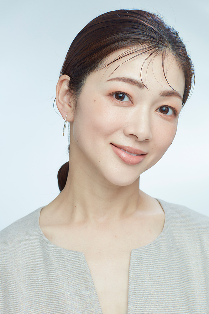 毛束をねじり合わせたタイトロープヘアの写真 正面