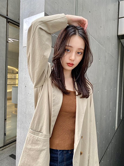 レイヤーの入ったセミロングヘアの写真