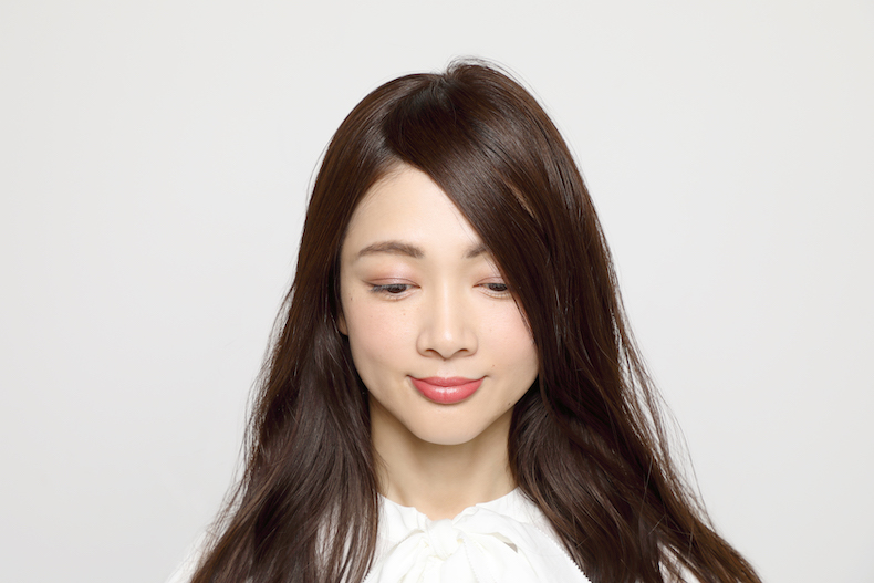 前髪を8:2の横分けにした正面写真