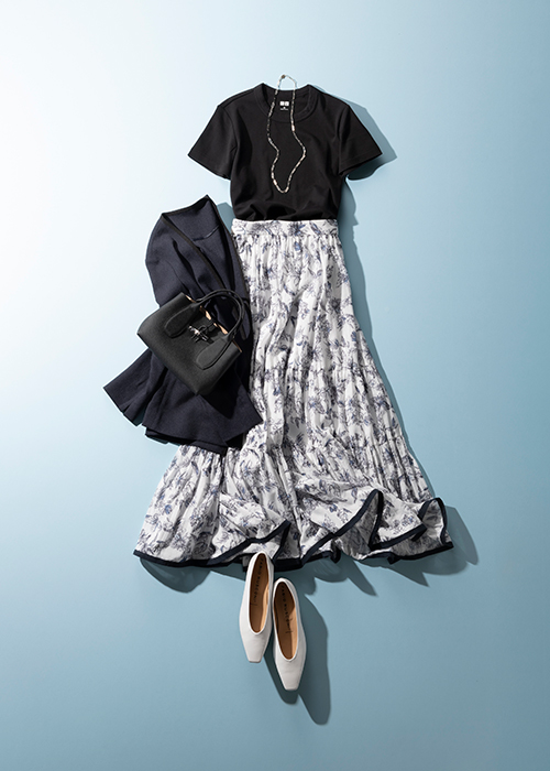 黒ジャケット×黒Tシャツ×花柄スカート