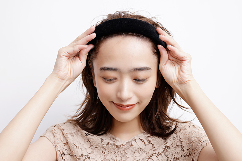 カチューシャをつけている写真