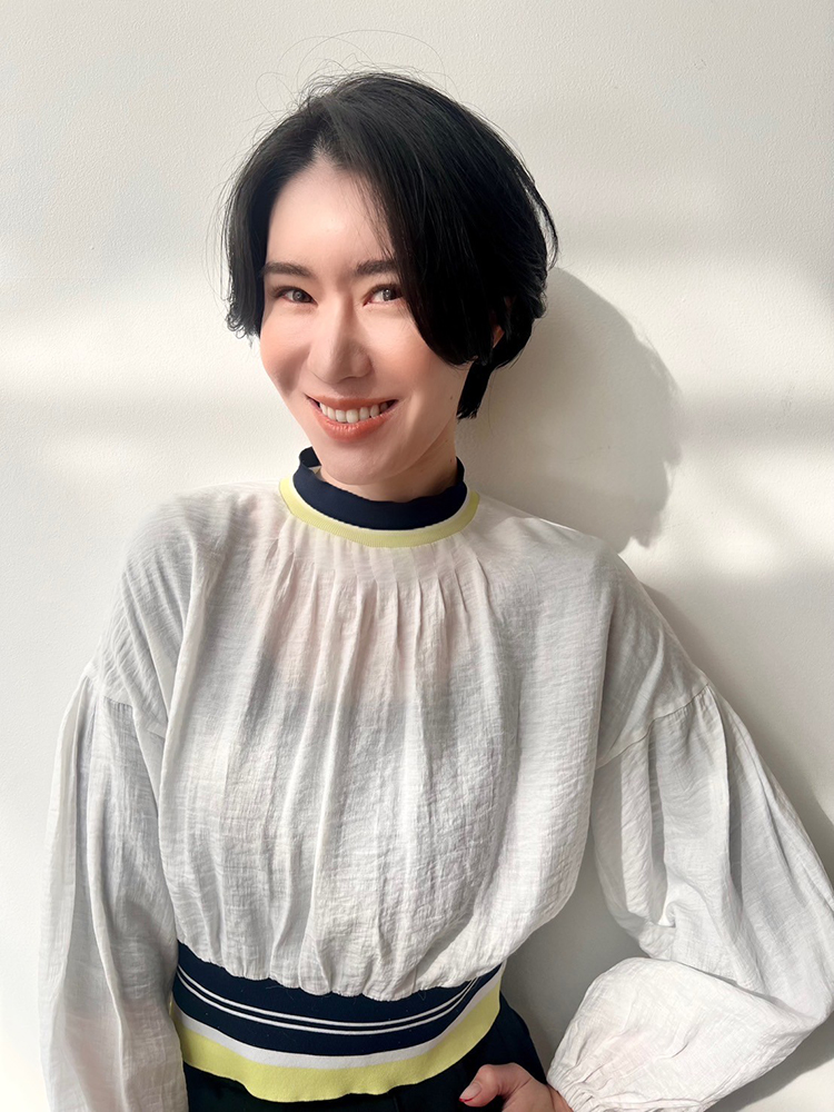 エレガントなかき上げハンサムショート