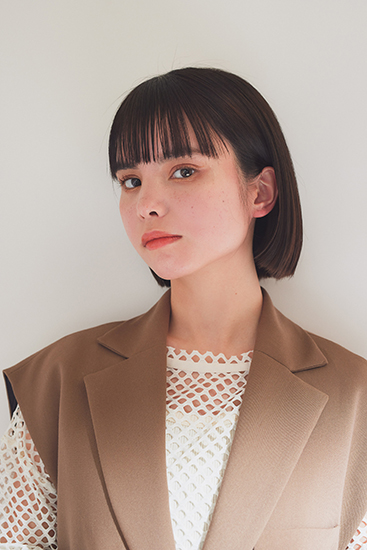 重めの切りっぱなしボブ