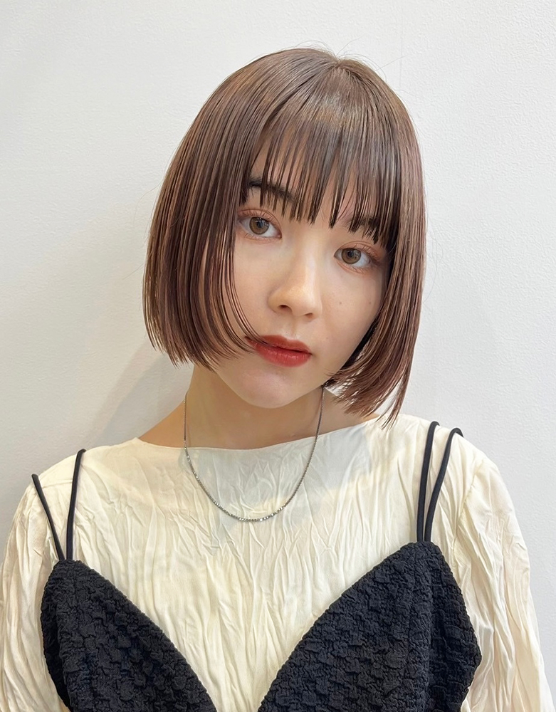ちょこっとフェイスレイヤーの軽やか小顔ボブ