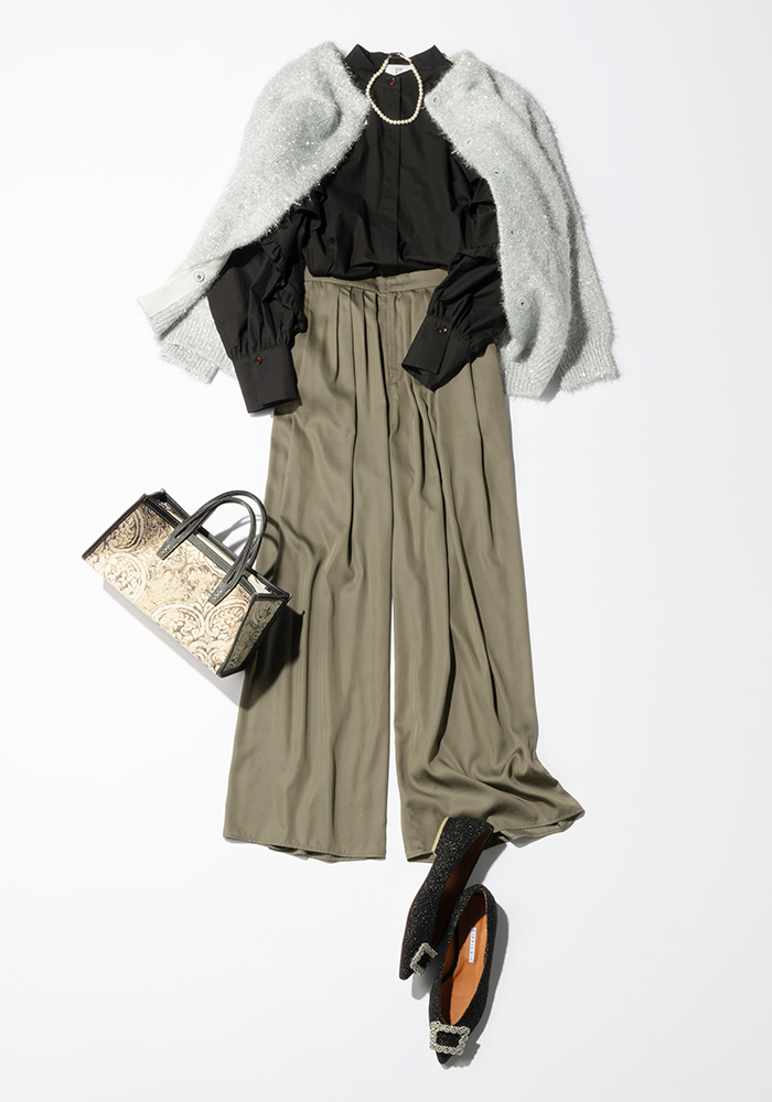 ラメニットカーデ×黒ブラウス×カーキワイドパンツコーデ