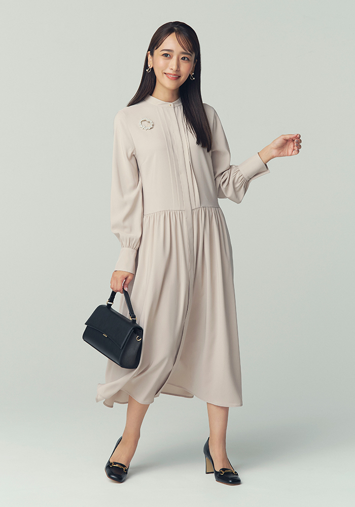 しなやかなドレープ感とタックプリーツが華やか見え！