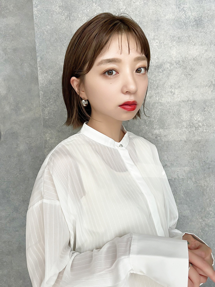 毛先がほのかに外にはねたボブヘアの写真