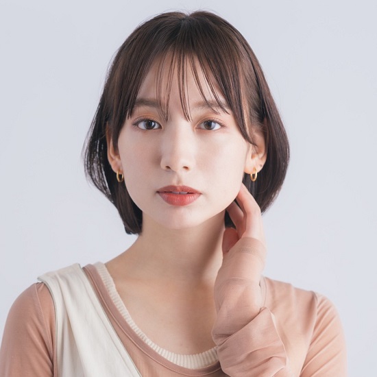 ひし形シルエットのボブヘアの写真 正面