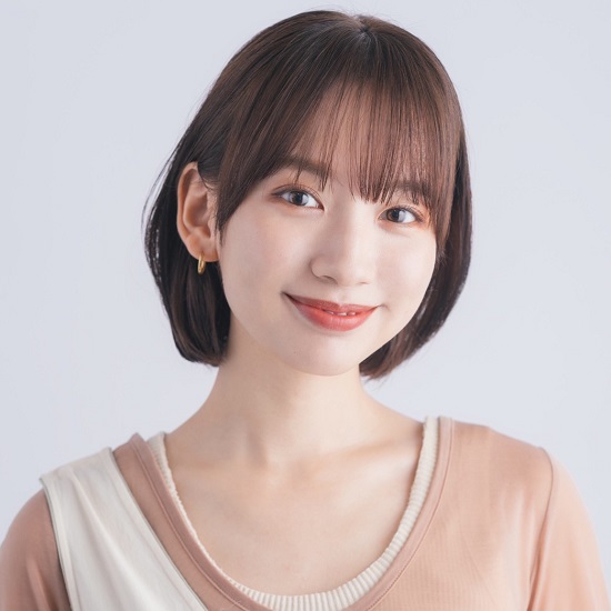 ひし形シルエットのボブヘアの写真 正面