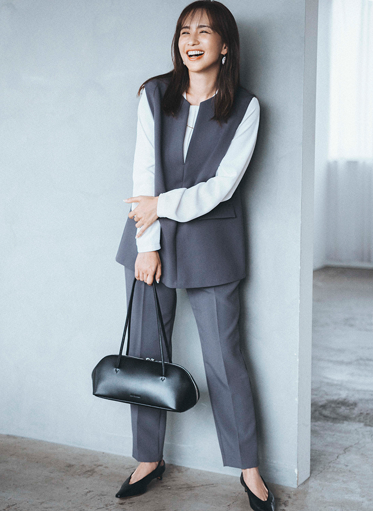 優木まおみさん ベスト&センタープレスパンツのセット