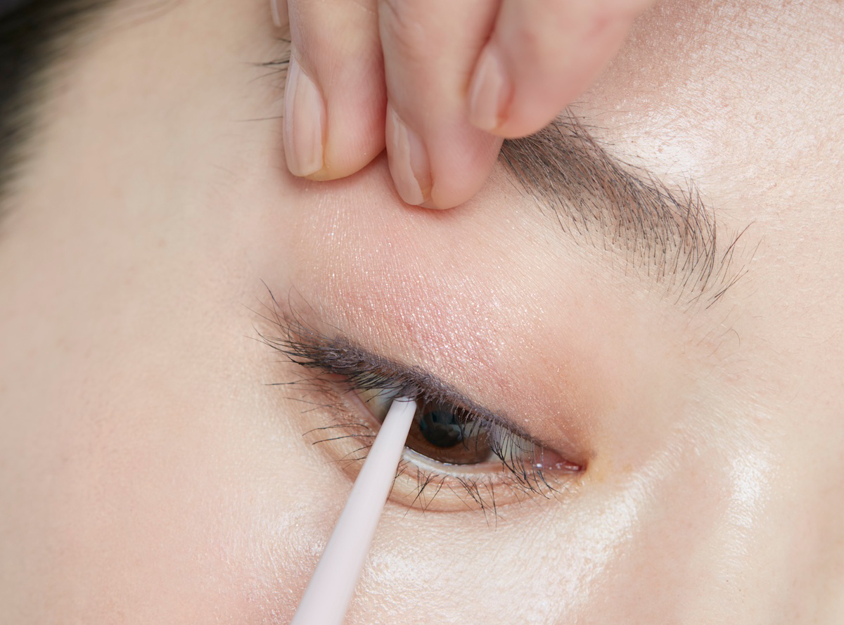 きちんと感をキープした濃くならないアイライン術