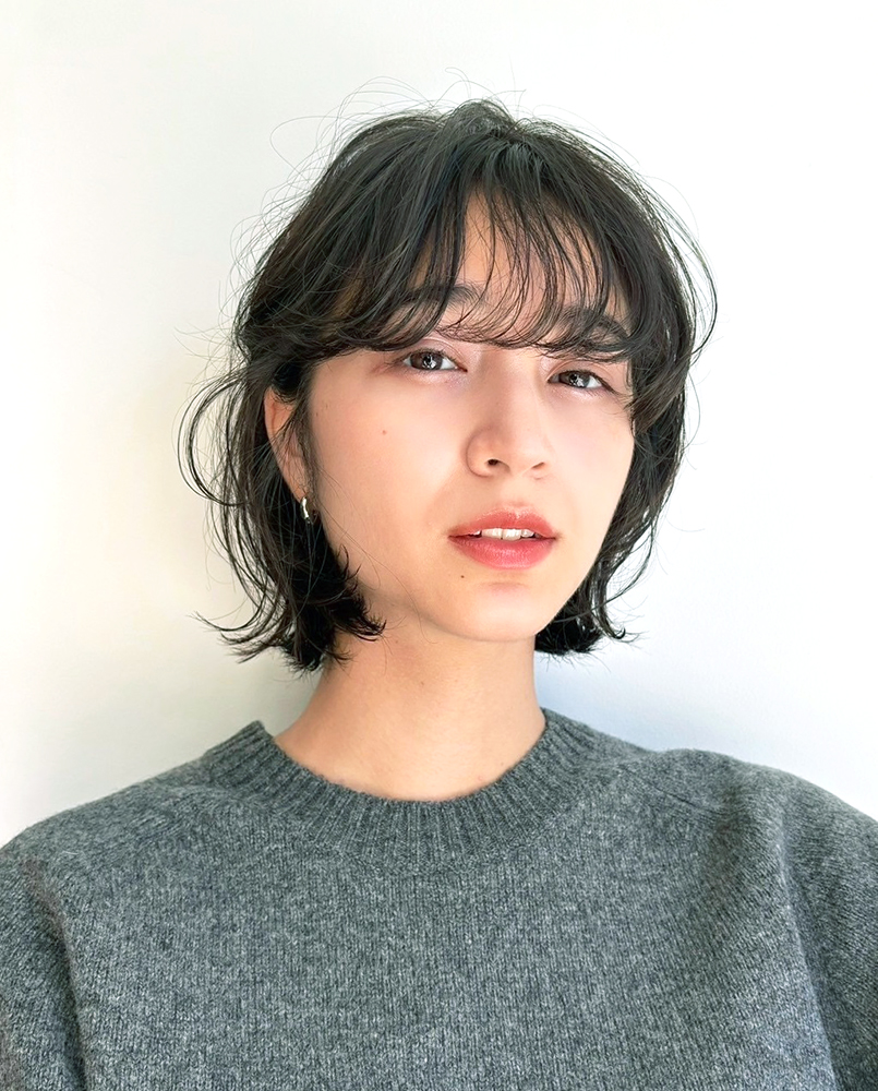 アンニュイな前髪で大人かわいいウェーブボブ