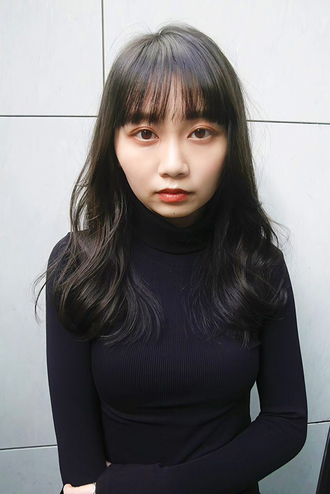 野暮ったく見えない暗髪ロング