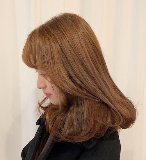 思い切って明るめに！「ゴールドベージュ」