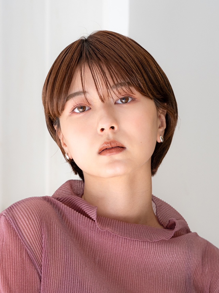 スタイリングも楽ちんなフェミニンショート