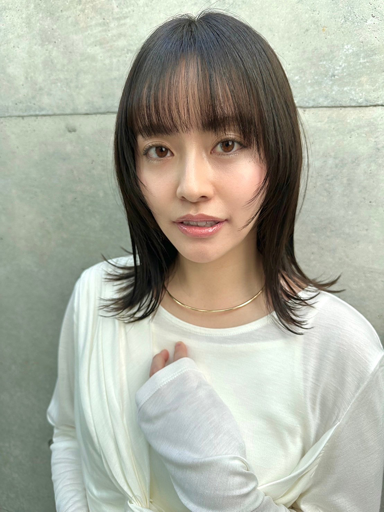 ナチュラル感が今っぽい！小顔も叶うミディアムレイヤー