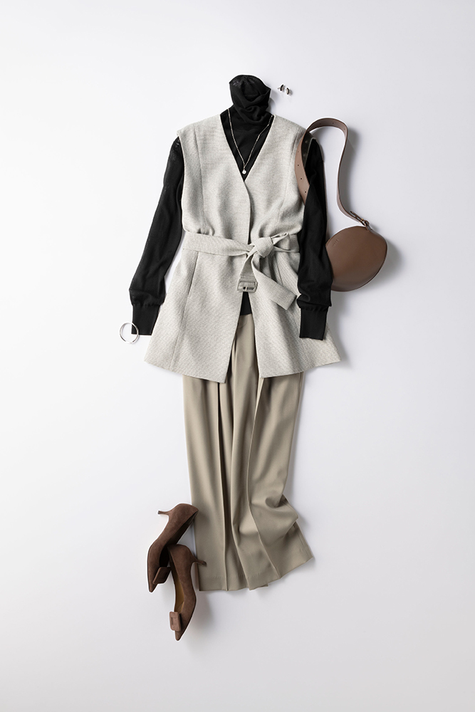 黒タートルネック×グレージレ×グレーワイドパンツ