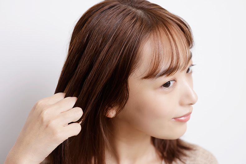 シースルーバングのウエットヘア