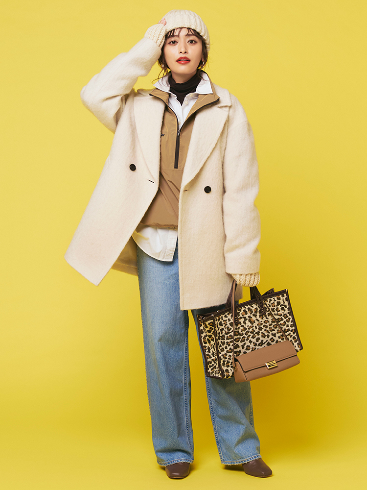 カジュアルアイテムを着こなしのアクセントに据えて