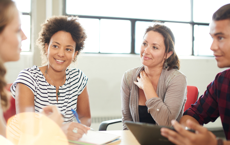 和やかな会議風景
