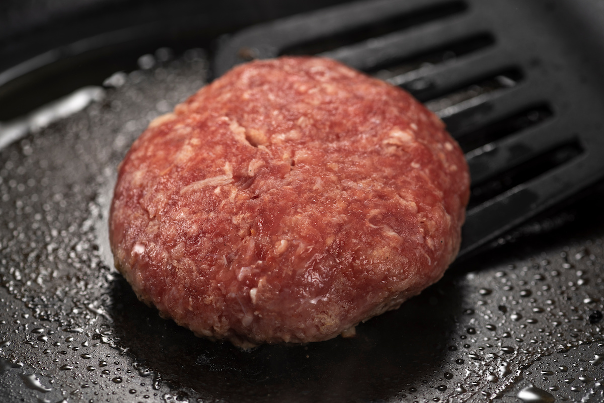 ハンバーグを焼く