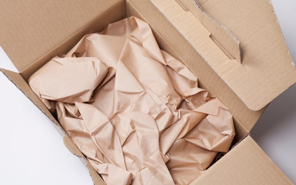 段ボールに入った緩衝材の写真